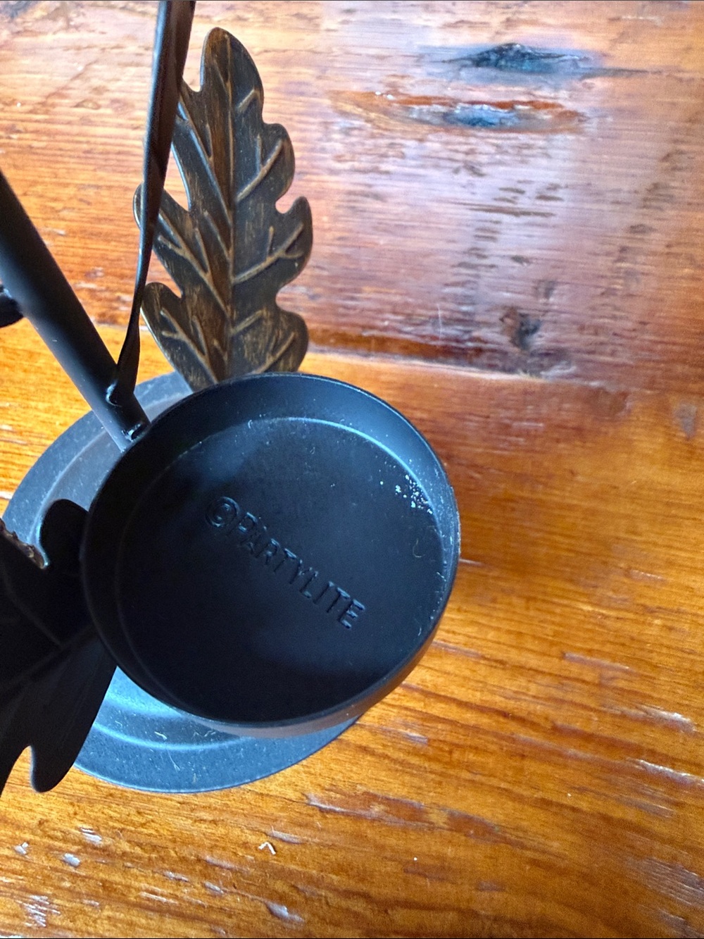 Black Metal Oak Leaf Tealight Candle Holder - Picture 4 of 4